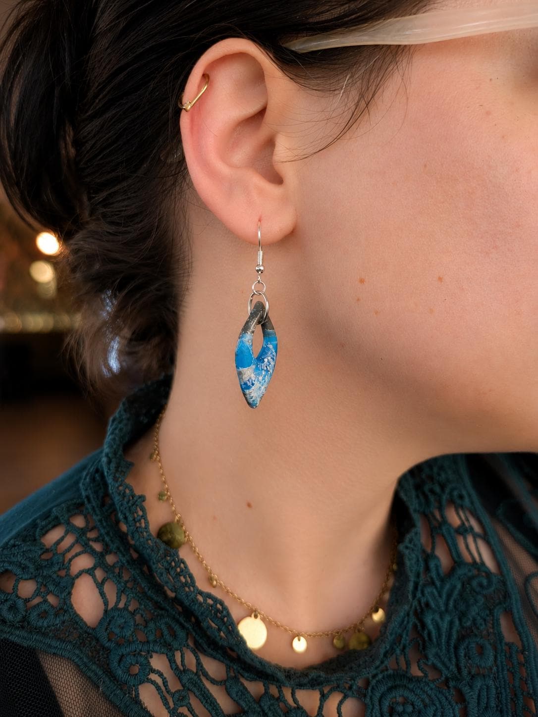 Handgemachte Ohrringe Blau Grau | Polymer Clay Hängeohrringe | Maritimer Statement Schmuck Damen | Geschenk für Frauen | Ozean Breeze