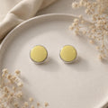 Handgemachte Ohrstecker Zartgelb | Polymer Clay Stecker | Minimalistischer Frühlingsschmuck | Elegante Ohrringe Damen | Buttercup