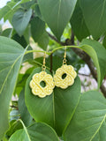 Handgemachte Ohrringe Gelb | Polymer Clay Hängeohrringe Pastellgelb | Statement Schmuck Damen | Geschenk für Frauen | Butter Knot
