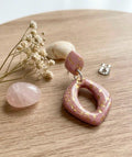 Handgemachte Ohrringe Rosa Gold | Polymer Clay Hängeohrringe | Romantischer Vintage Schmuck Damen | Geschenk Frau | Vintage Blush