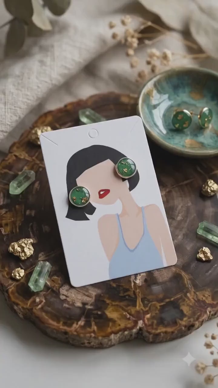 Handgemachte Ohrstecker Grün Gold | Polymer Clay Stecker | Eleganter Naturschmuck Damen | Boho Ohrringe | Geschenk Frau | Forest Whisper