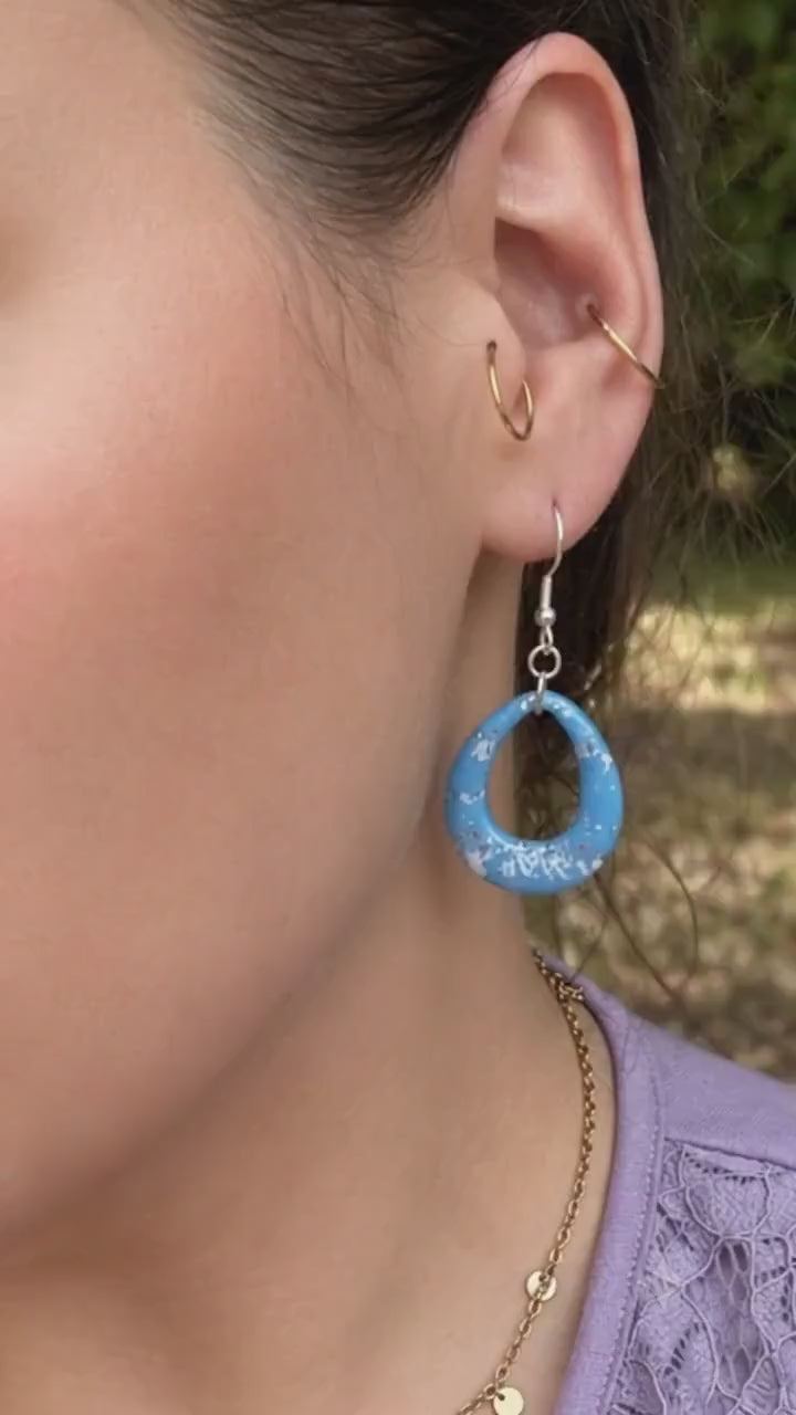 Polymer Clay Ohrringe Blau | Handgemachte Ohrhänger | Statement Schmuck | Eisblau Schimmer | Boho Geschenk für Frauen | Arctic Sky