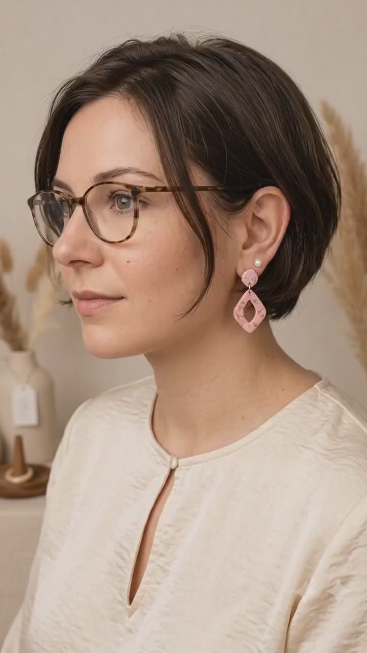 Handgemachte Ohrringe Rosa Gold | Polymer Clay Hängeohrringe | Romantischer Vintage Schmuck Damen | Geschenk Frau | Vintage Blush